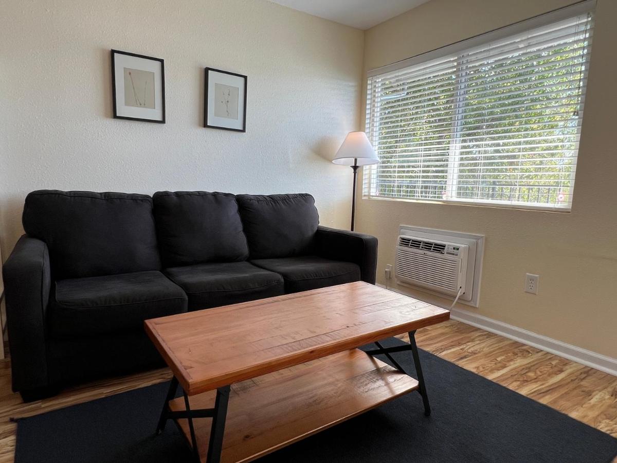 Queen Suite at Clear Lake Cottages & Marina