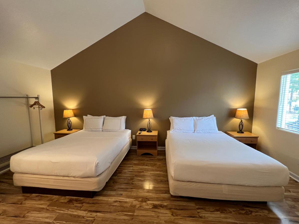 Deluxe Double Studio at Clear Lake Cottages & Marina