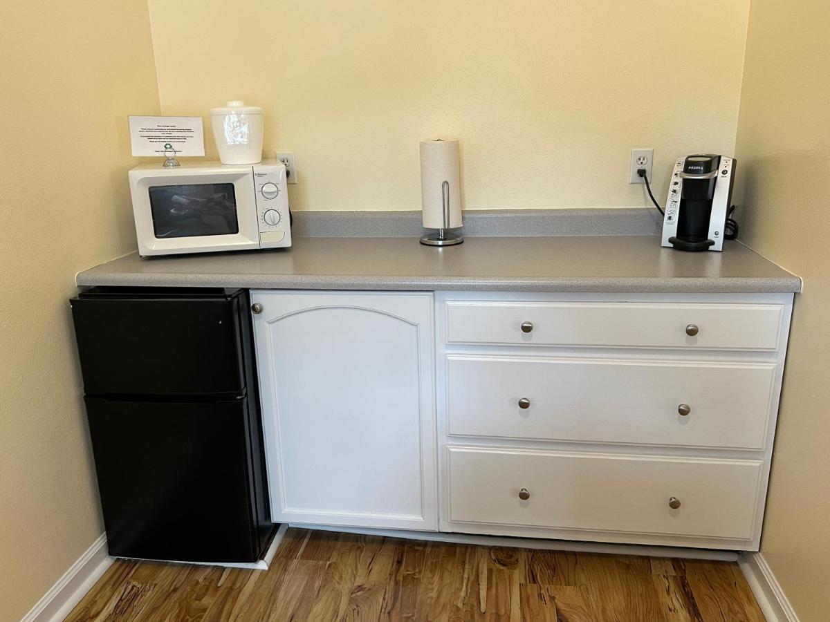 Deluxe Double Studio at Clear Lake Cottages & Marina