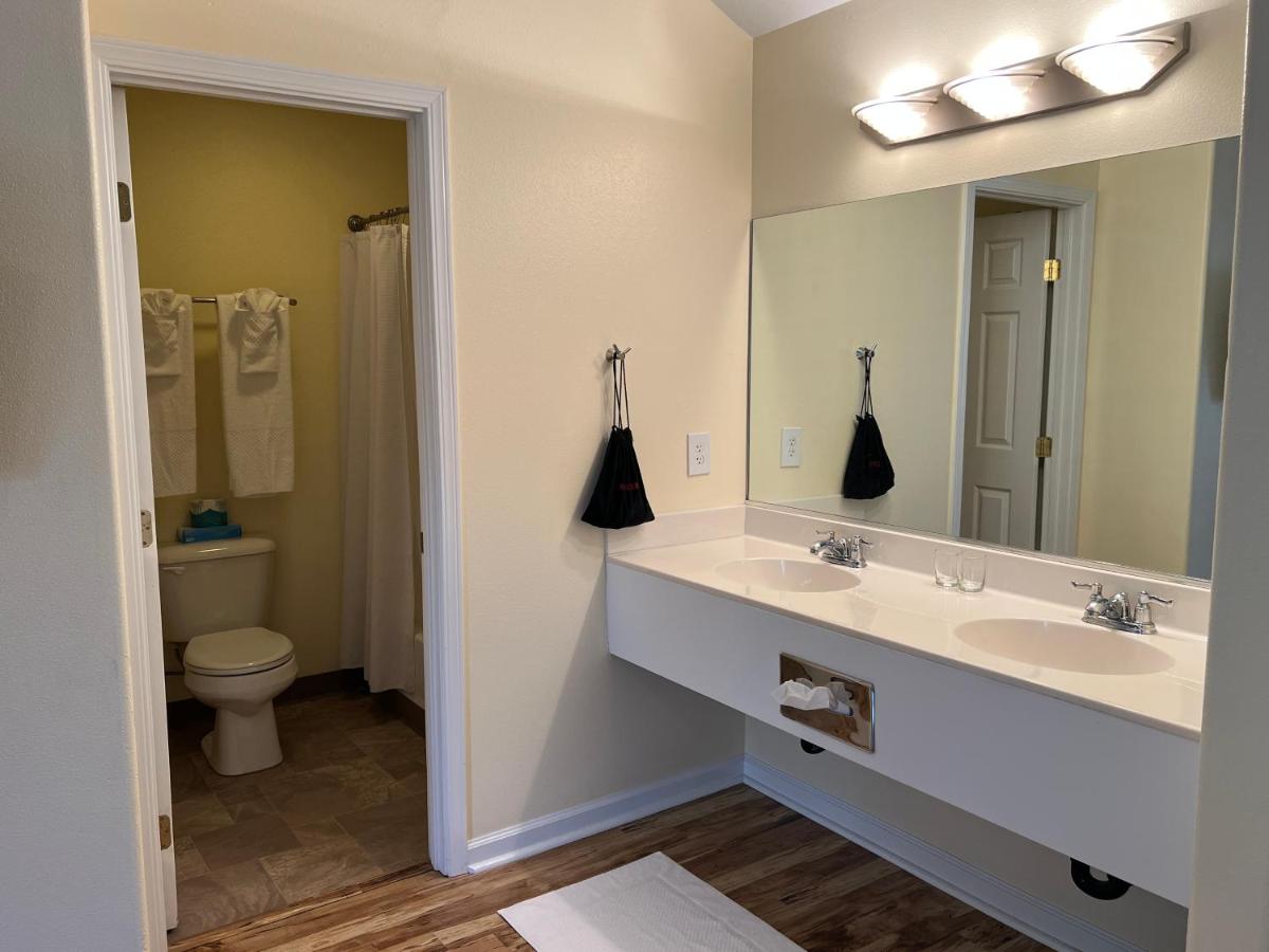 Deluxe Double Studio at Clear Lake Cottages & Marina