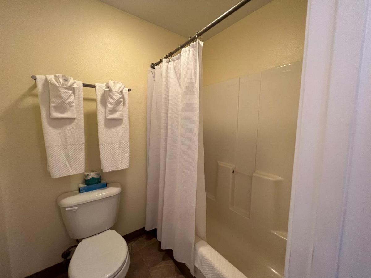 Deluxe Double Studio at Clear Lake Cottages & Marina