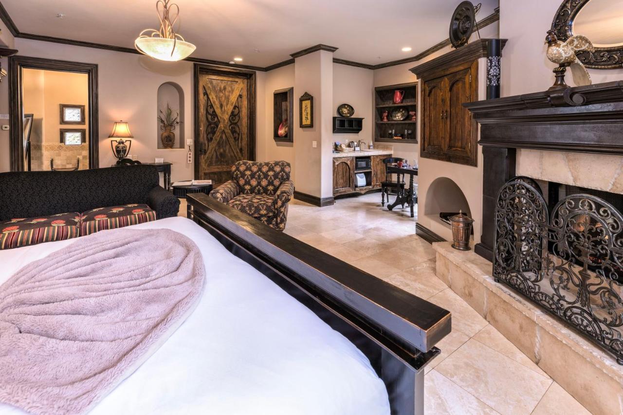 | Adobe Grand Villas