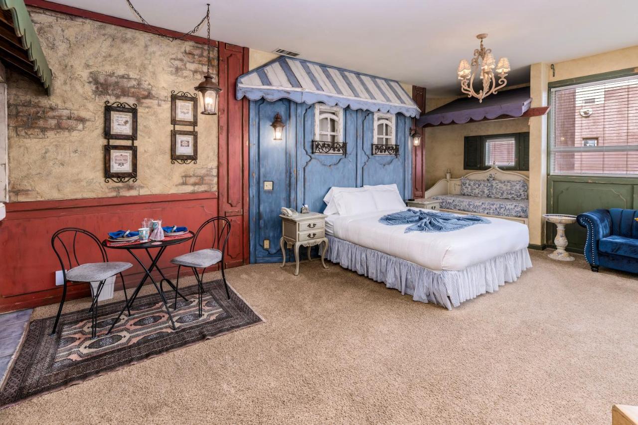 | Adobe Grand Villas