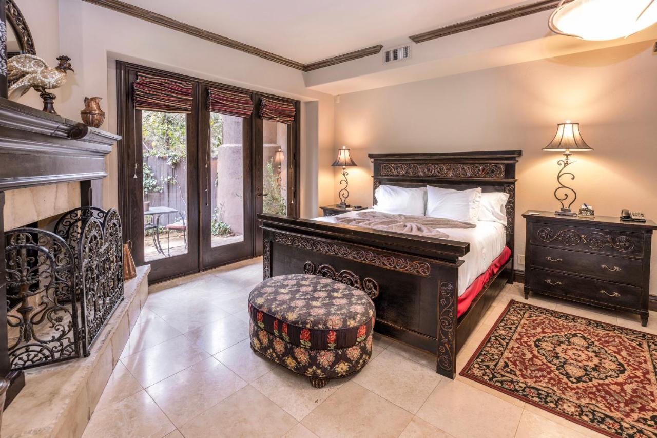 | Adobe Grand Villas