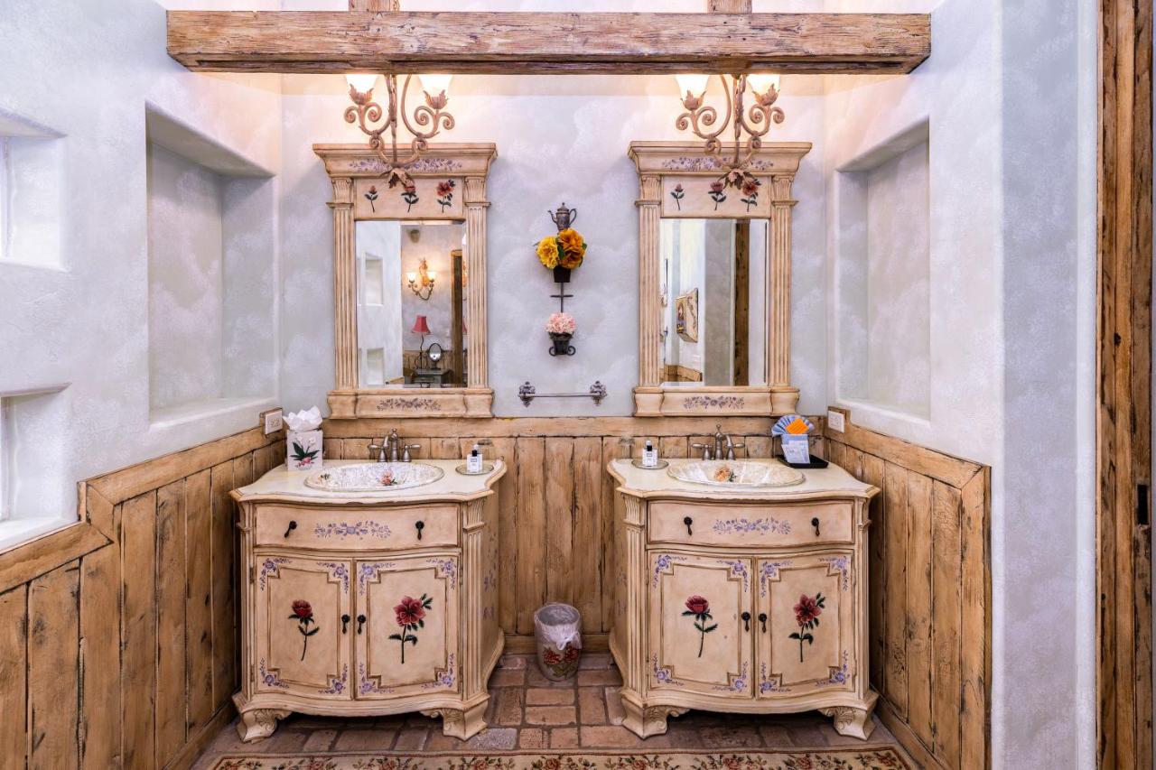 | Adobe Grand Villas