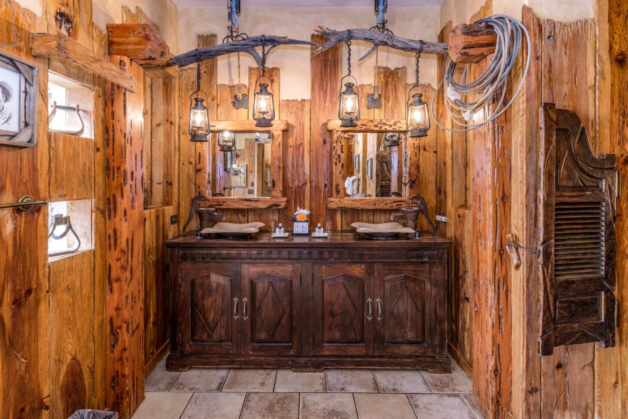 | Adobe Grand Villas