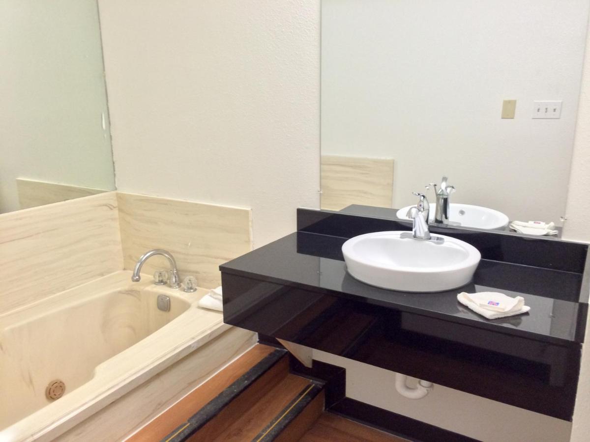 | Motel 6-Longview, TX - North