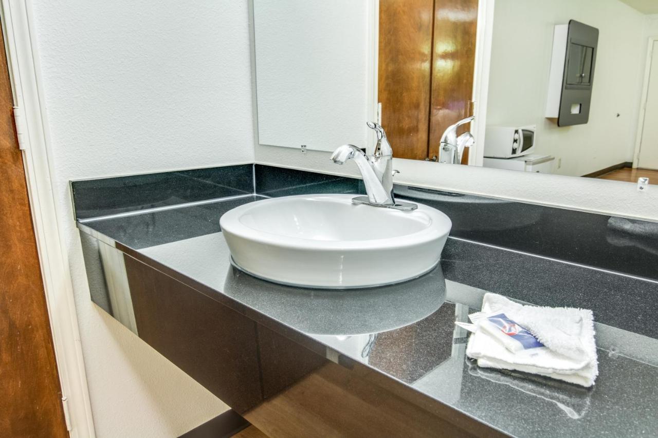 | Motel 6-Longview, TX - North