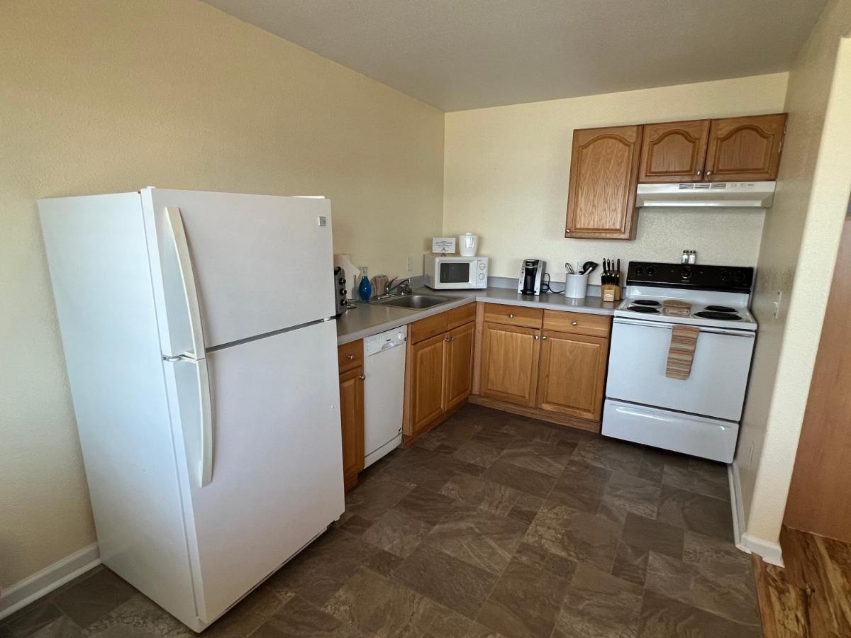 Deluxe Queen Studio at Clear Lake Cottages & Marina