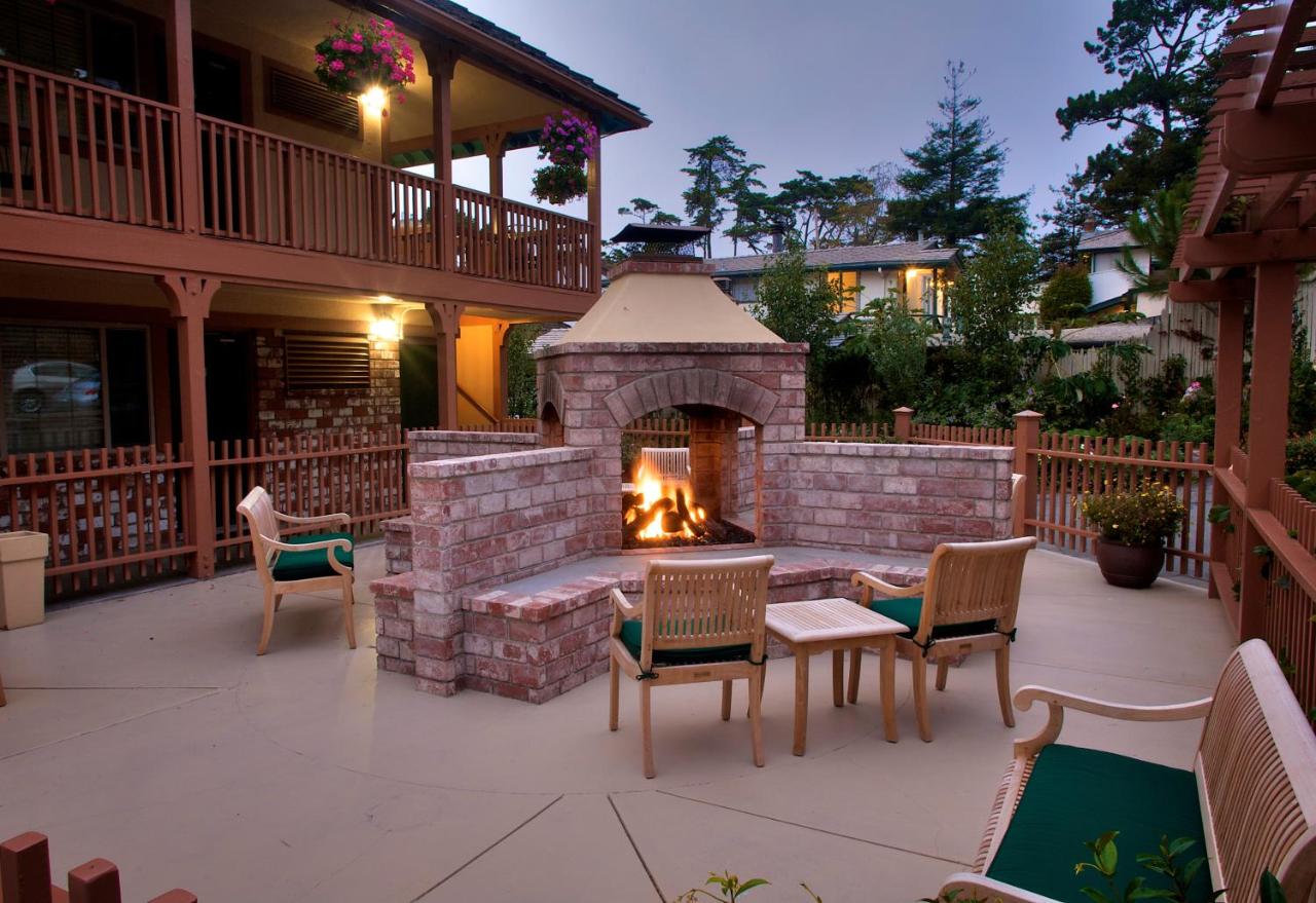 | Candle Light Inn