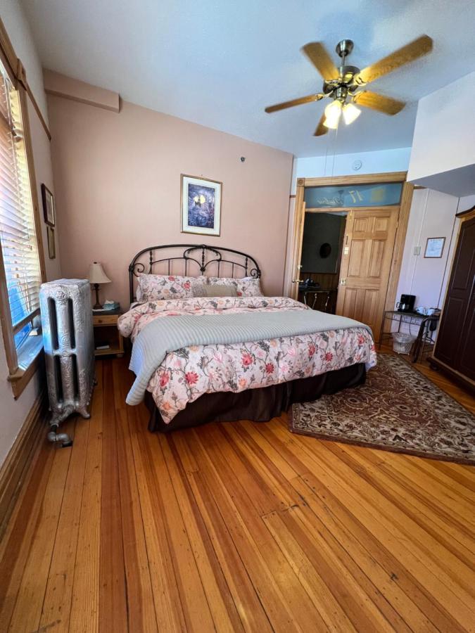 | Hotel St Nicholas