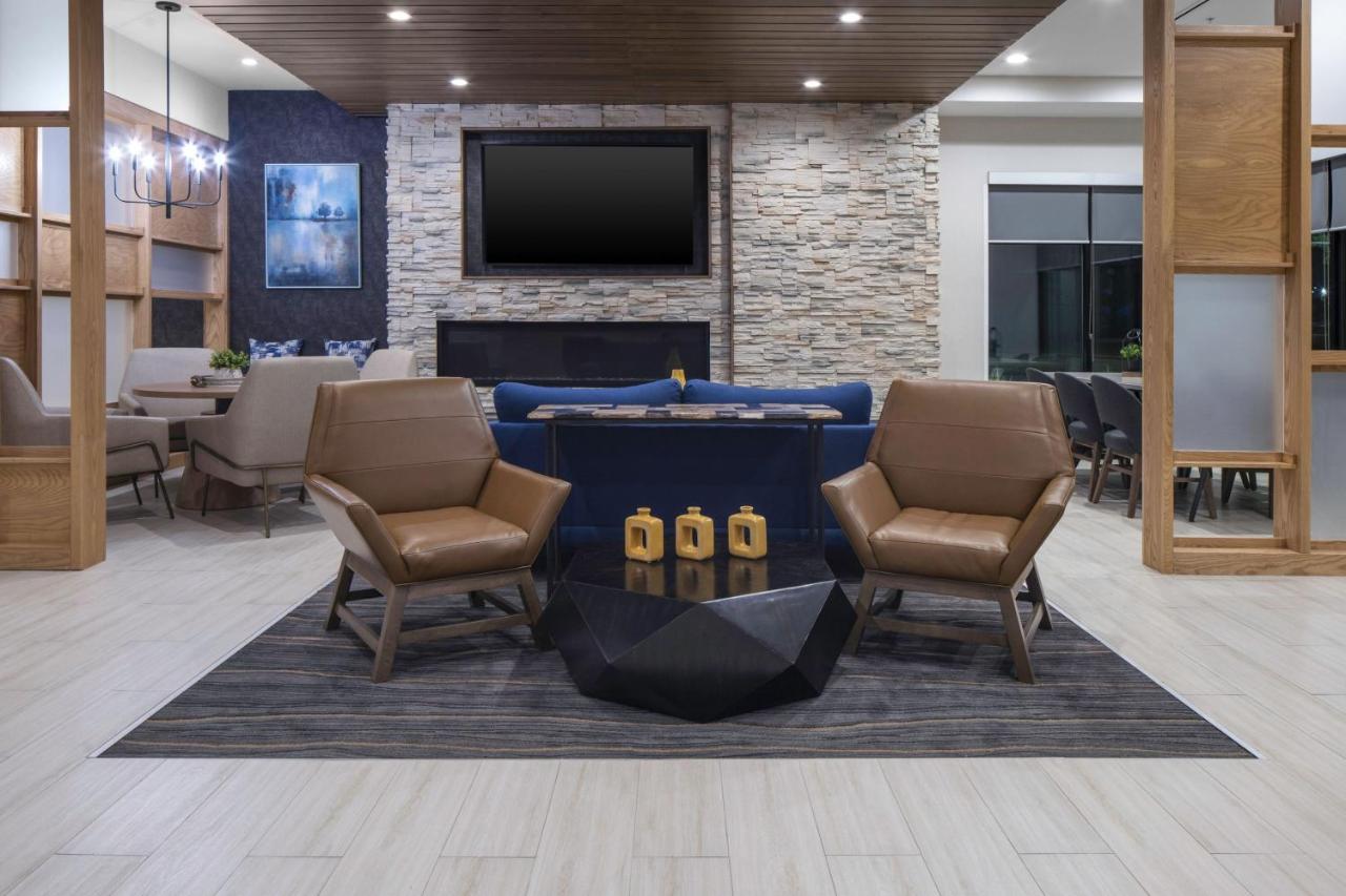 | Fairfield by Marriott Inn & Suites Corinth I-35
