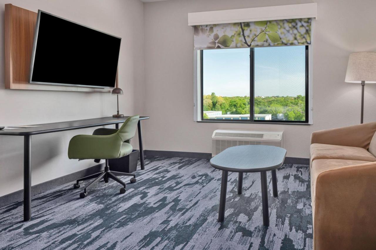 | Fairfield by Marriott Inn & Suites Corinth I-35