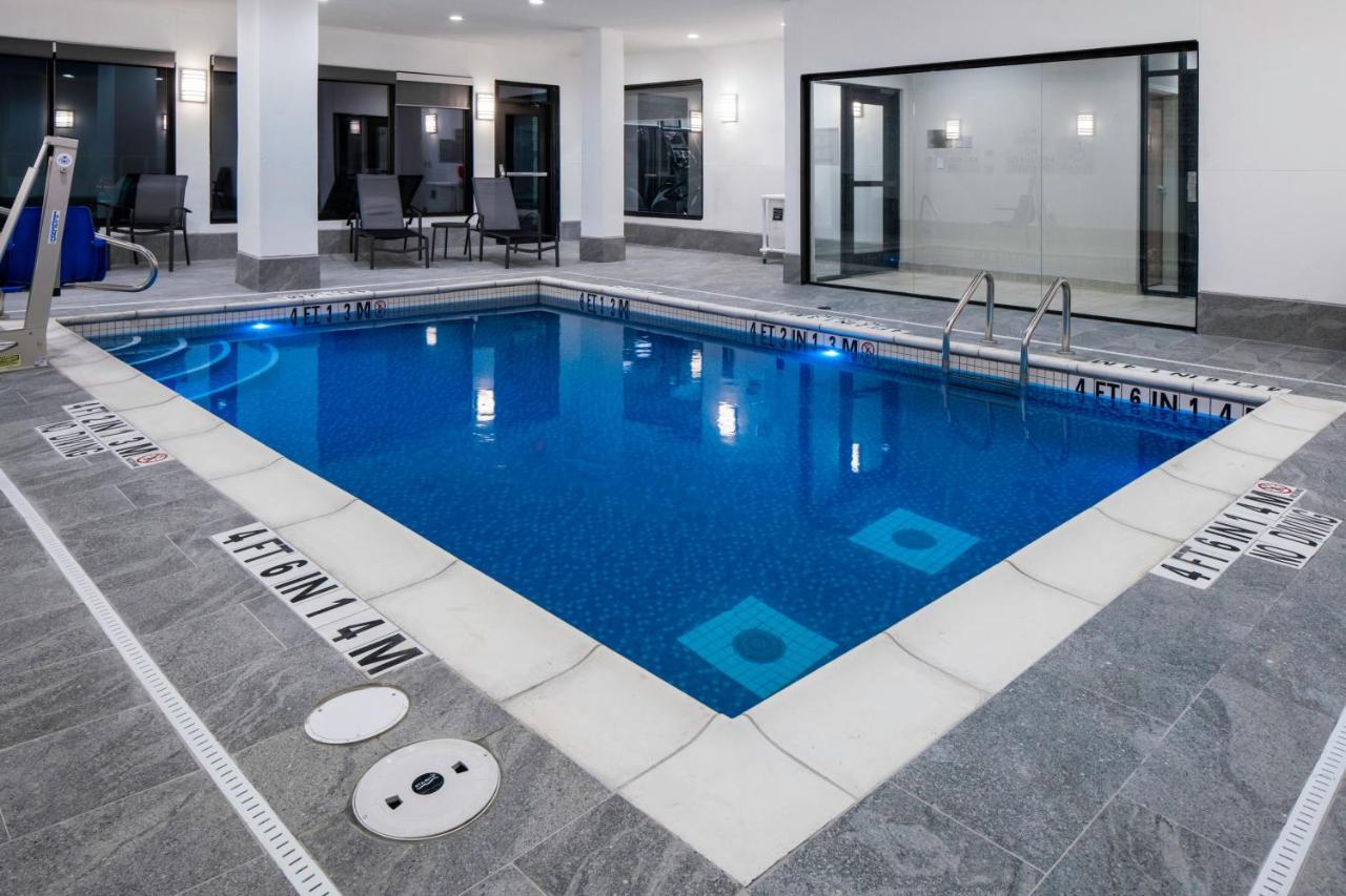 | Fairfield by Marriott Inn & Suites Corinth I-35