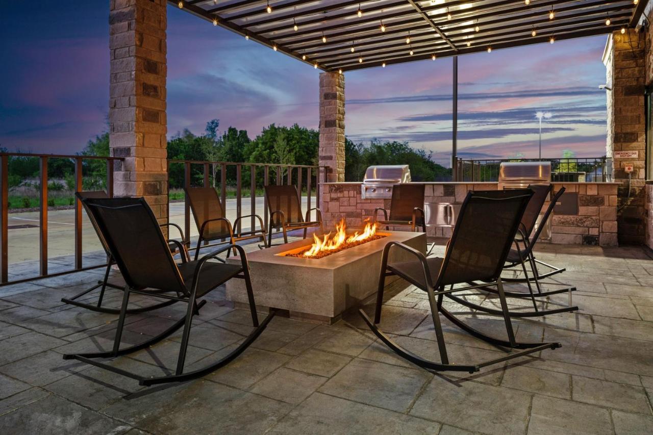 | Fairfield by Marriott Inn & Suites Corinth I-35
