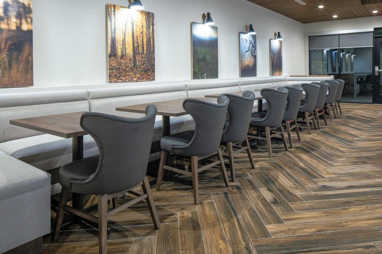 | Fairfield by Marriott Inn & Suites Corinth I-35
