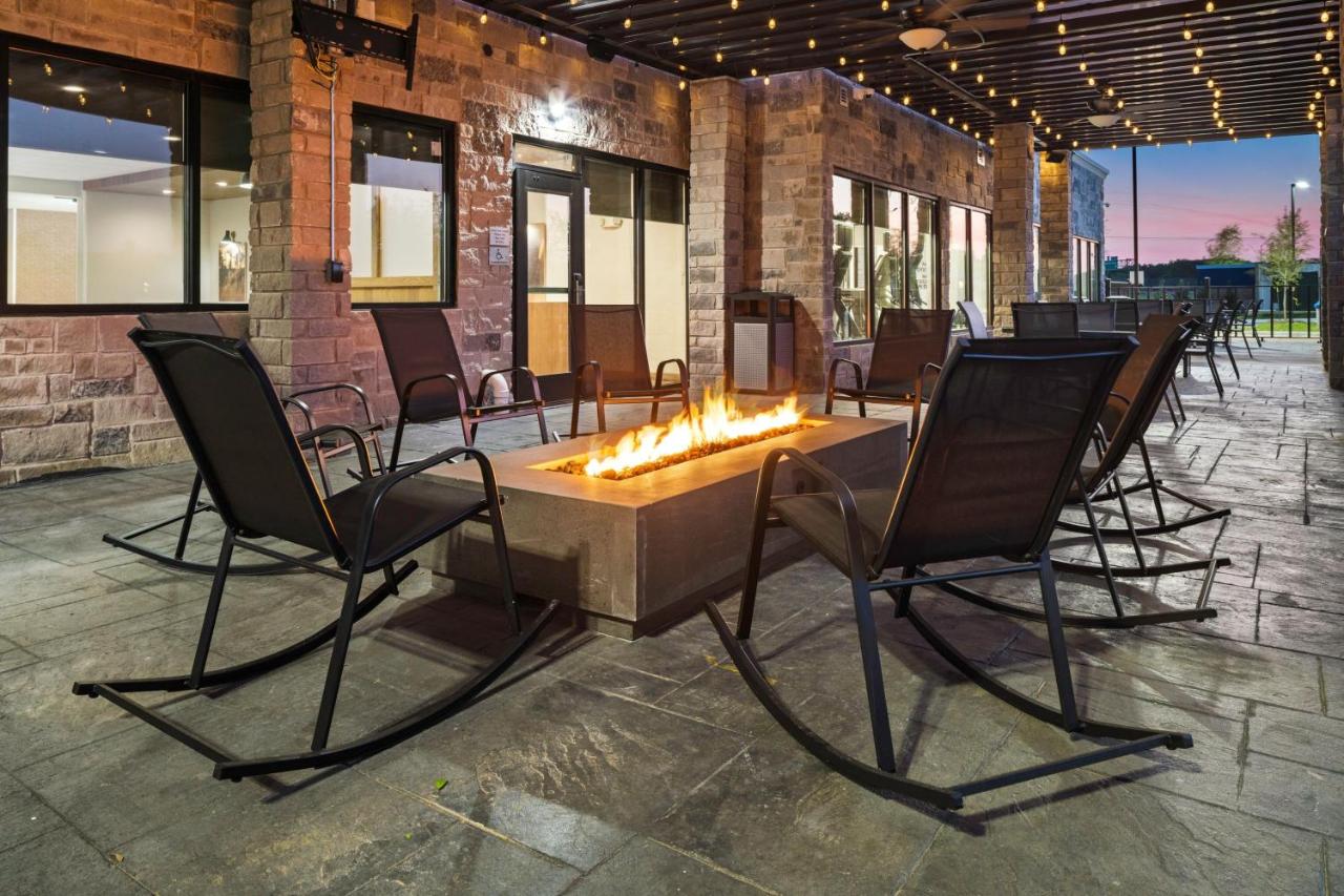 | Fairfield by Marriott Inn & Suites Corinth I-35
