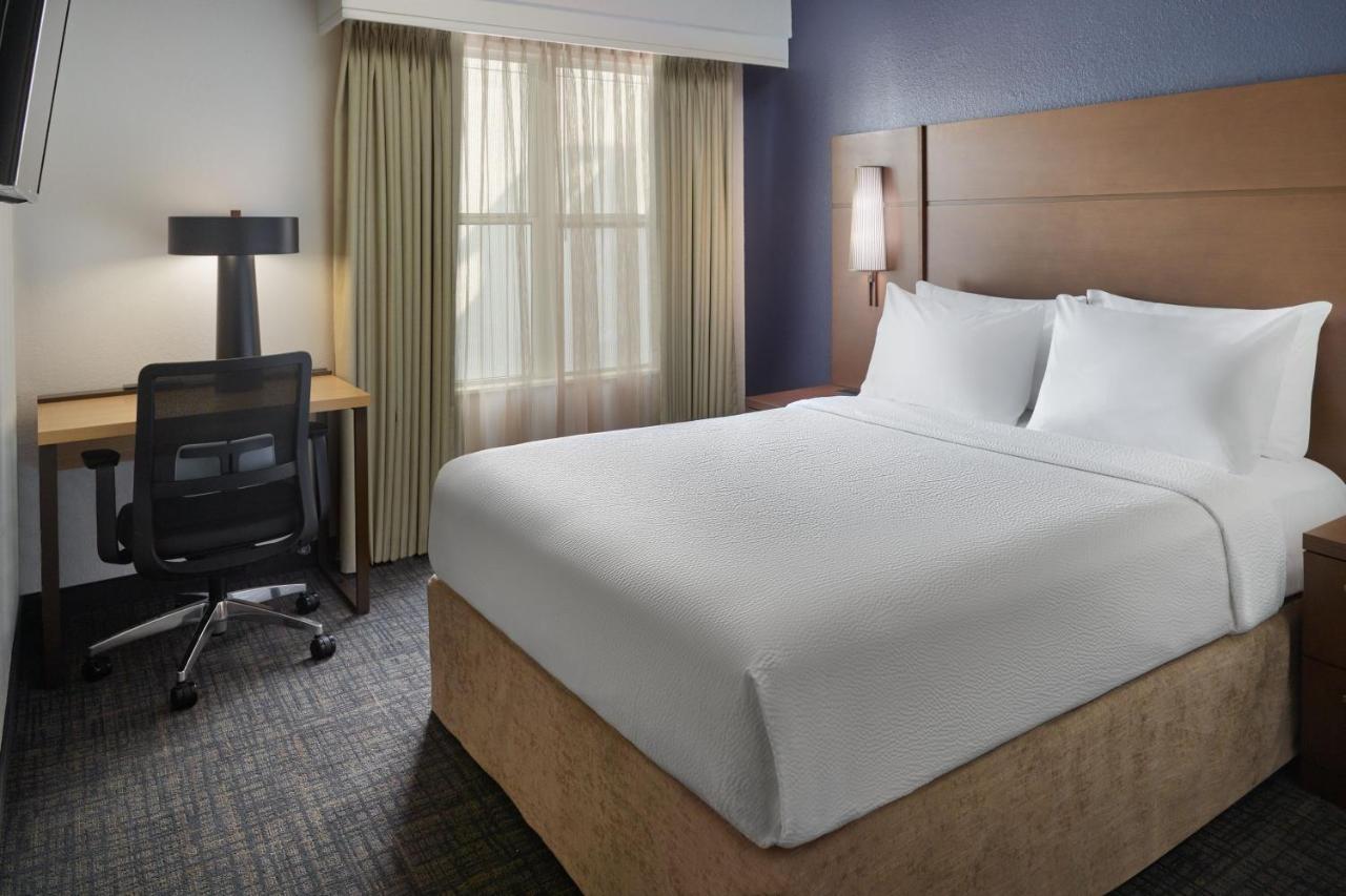 One-Bedroom Queen Suite with Sofa Bed at Residence Inn by Marriott Asheville Biltmore