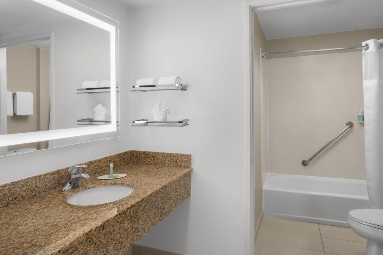 | Residence Inn By Marriott Santa Clarita Valencia