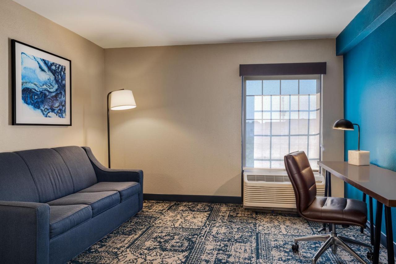 Guest room, 2 Queen, Sofa bed, Low floor at Four Points by Sheraton Greensboro Airport