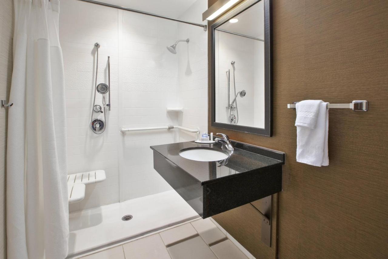 | Fairfield Inn & Suites by Marriott Milwaukee Downtown