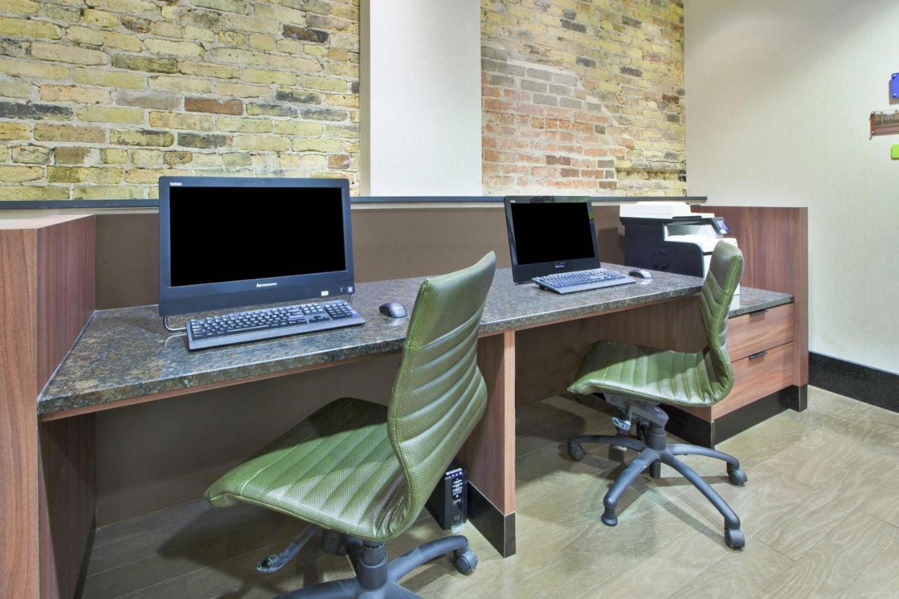 | Fairfield Inn & Suites by Marriott Milwaukee Downtown