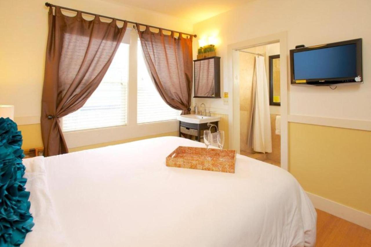 | Paia Inn