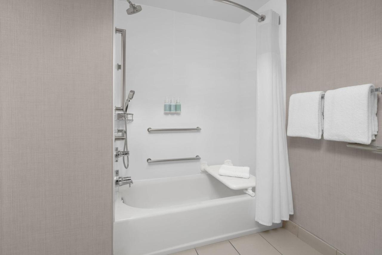 King Room with Sofa Bed at Residence Inn By Marriott Santa Clarita Valencia
