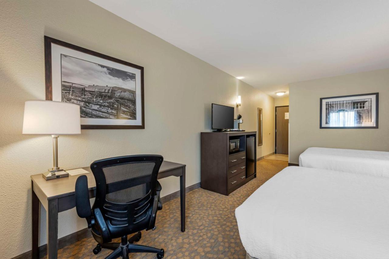 Queen Room with Two Queen Beds at Best Western Plus The Inn at Hells Canyon