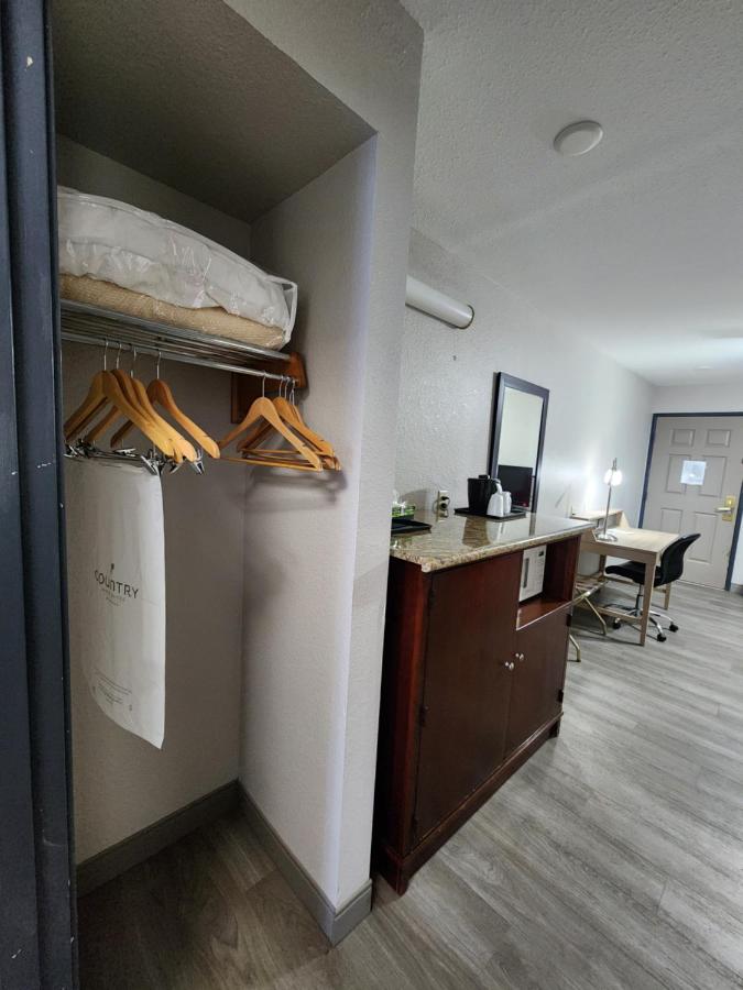 One-Bedroom King Suite - Non-Smoking at Country Inn & Suites by Radisson, Topeka West, KS