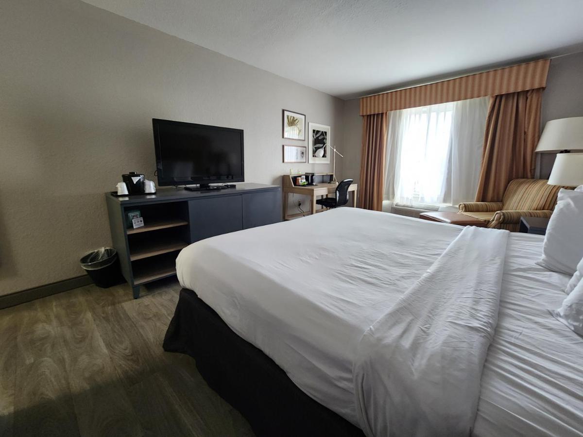 King Room - Non-Smoking at Country Inn & Suites by Radisson, Topeka West, KS
