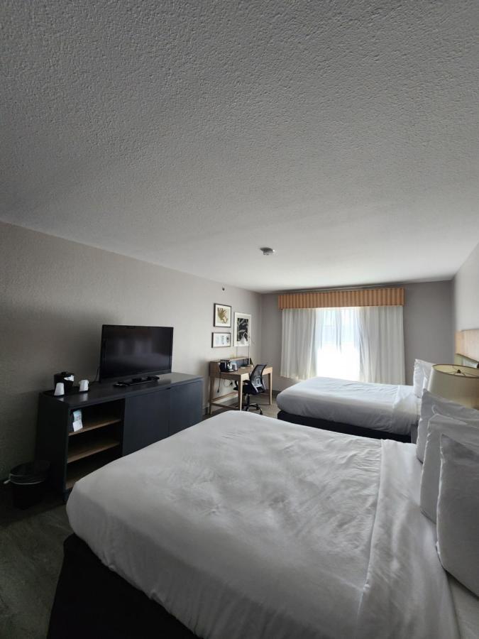 Queen Room with Two Queen Beds - Non-Smoking at Country Inn & Suites by Radisson, Topeka West, KS