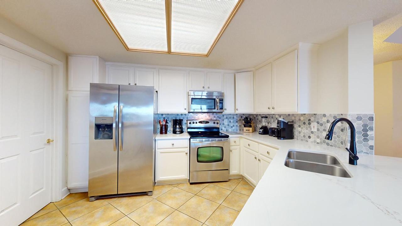 | 5506 Hampton Place South