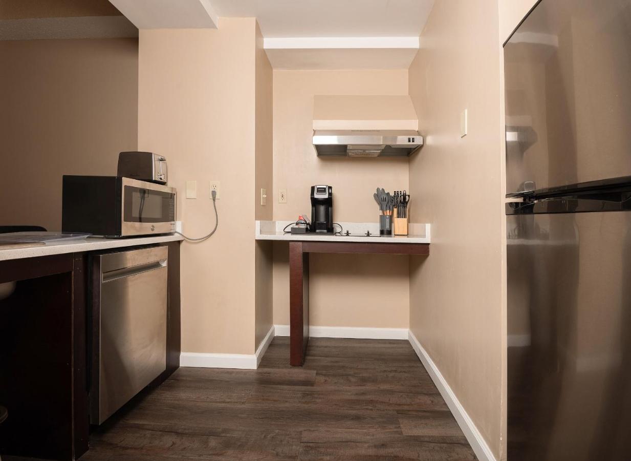 1 King Bed, Deluxe One-Bedroom Mobility Access Suite, Roll-In Shower, No Smoking at Americus Hotel, Unscripted by Hyatt