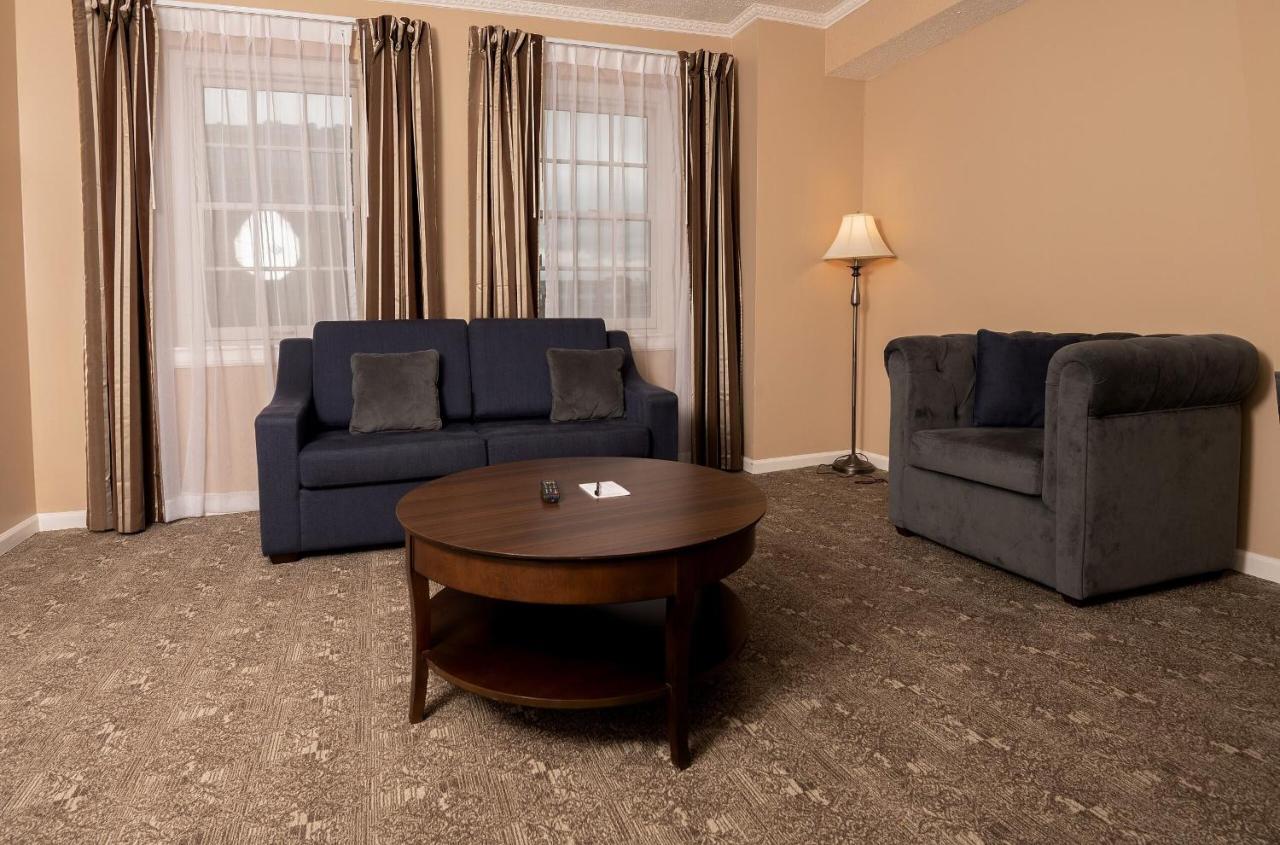 1 King Bed, Deluxe One-Bedroom Mobility Access Suite, Roll-In Shower, No Smoking at Americus Hotel, Unscripted by Hyatt