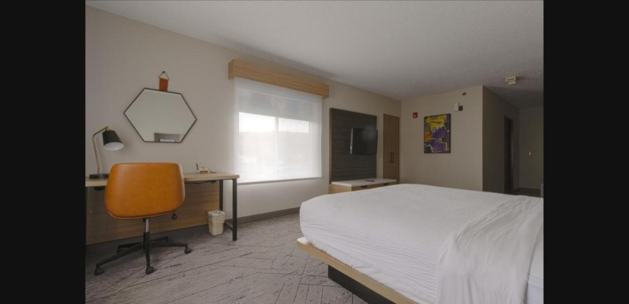 | Holiday Inn Express Hartford-Newington, an IHG Hotel