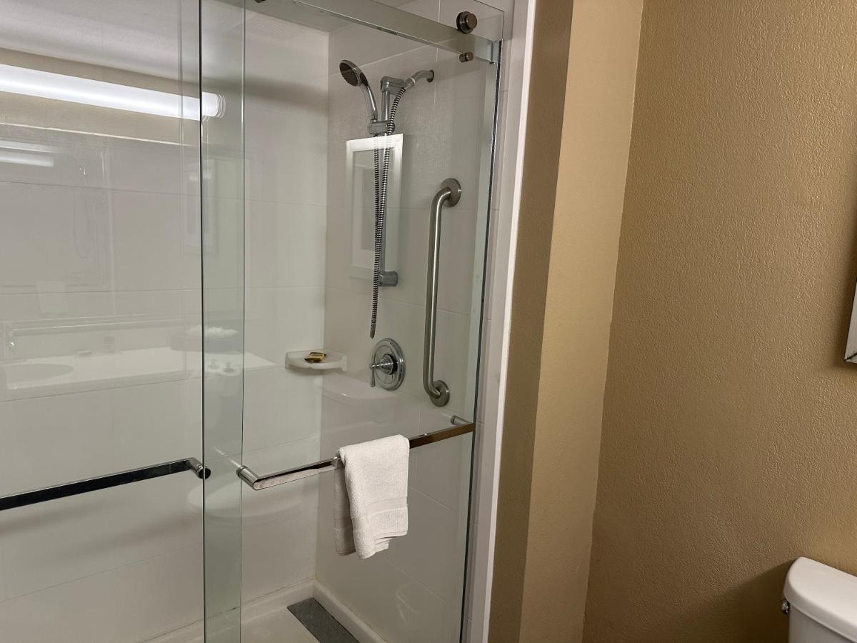 | Best Western Plus Harrisburg East Inn & Suites