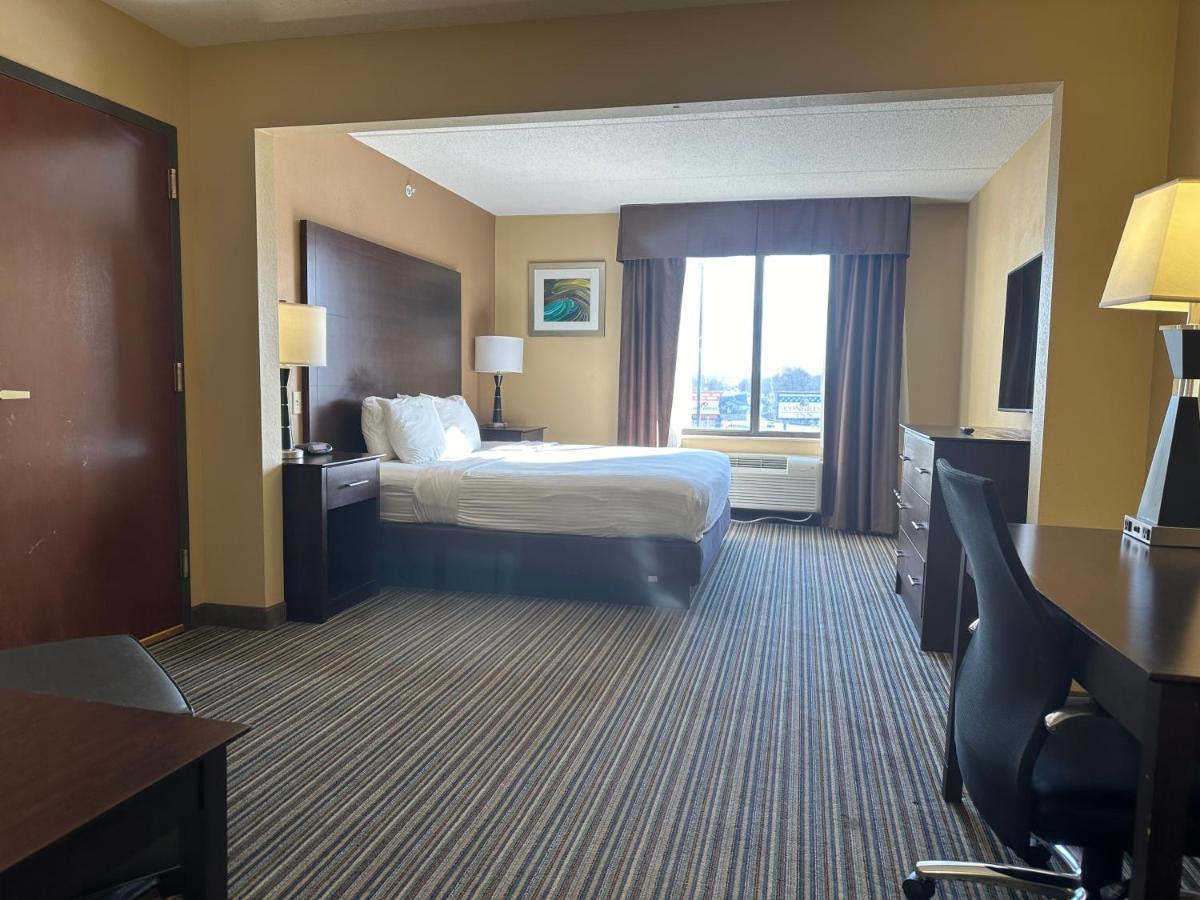 | Best Western Plus Harrisburg East Inn & Suites