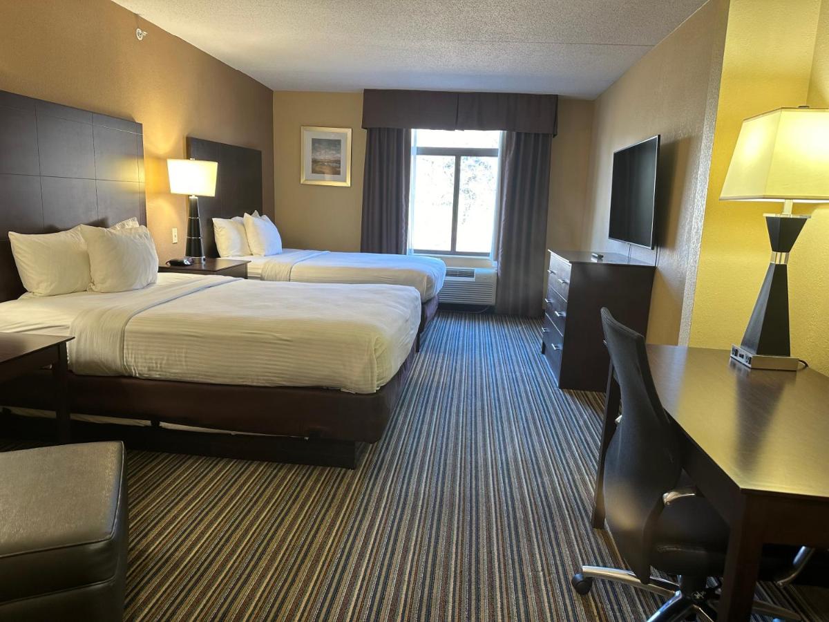| Best Western Plus Harrisburg East Inn & Suites