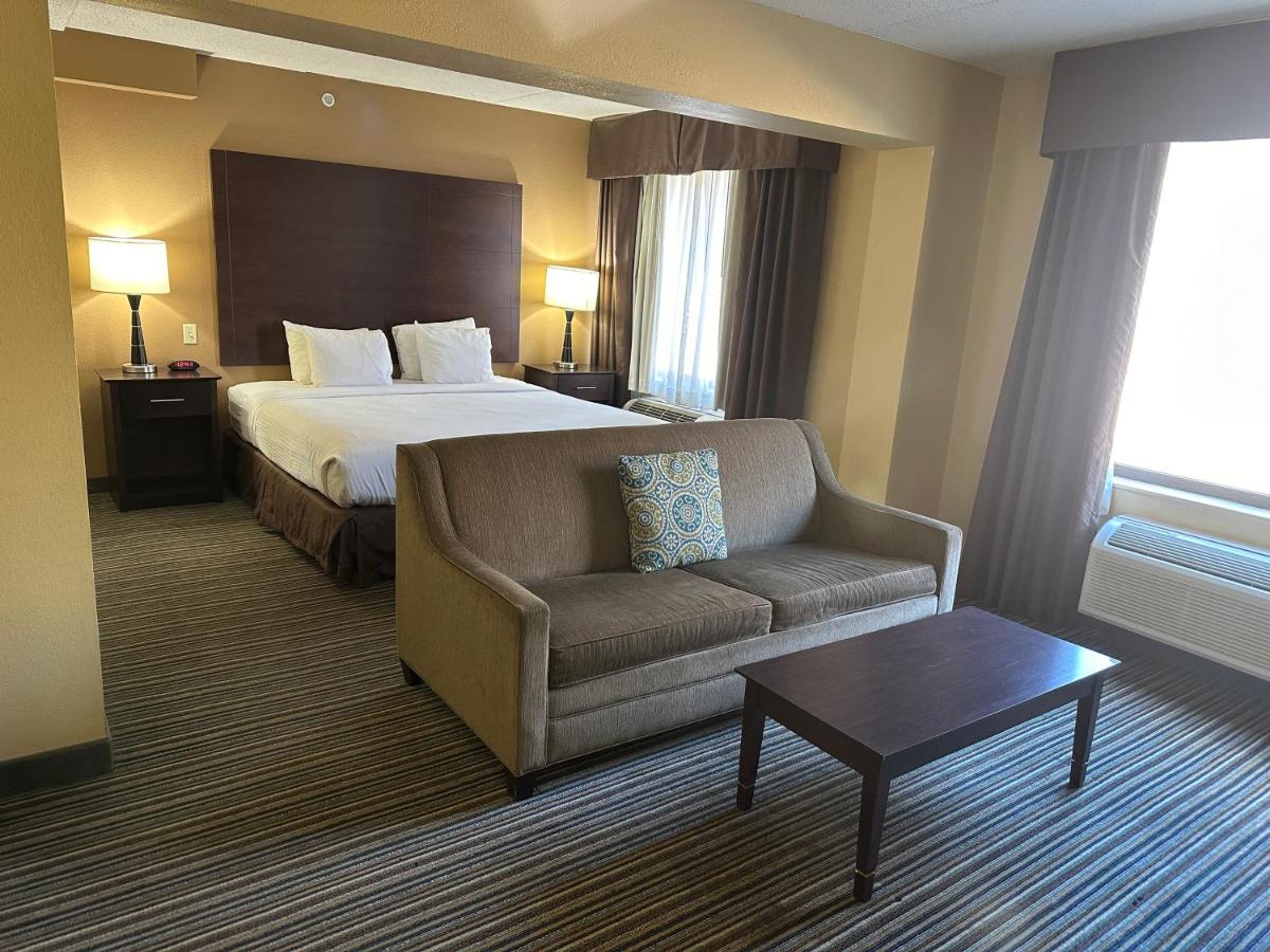 | Best Western Plus Harrisburg East Inn & Suites