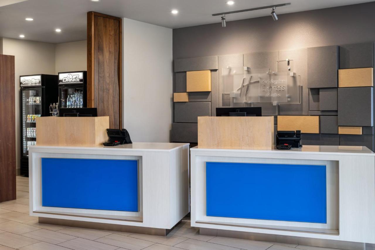 | Holiday Inn Express & Suites - Madison West - Middleton, an IHG Hotel
