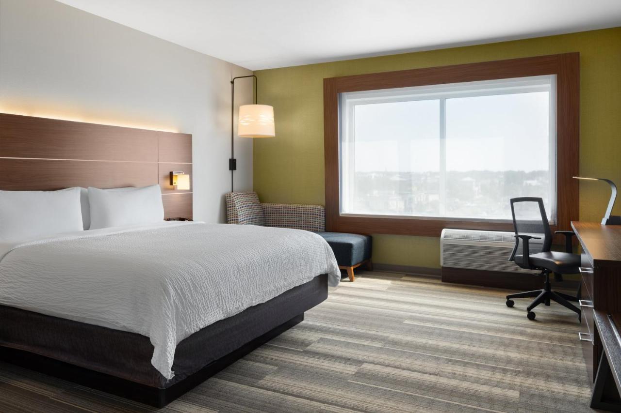 | Holiday Inn Express & Suites - Madison West - Middleton, an IHG Hotel