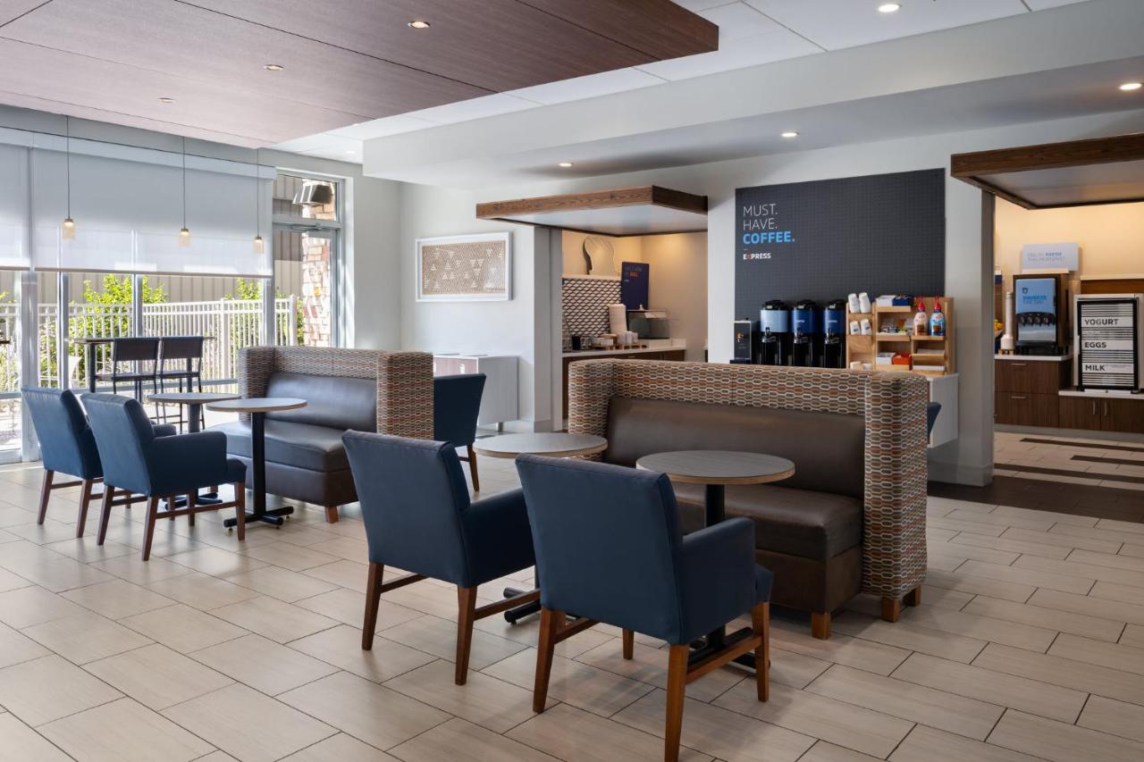 | Holiday Inn Express & Suites - Madison West - Middleton, an IHG Hotel