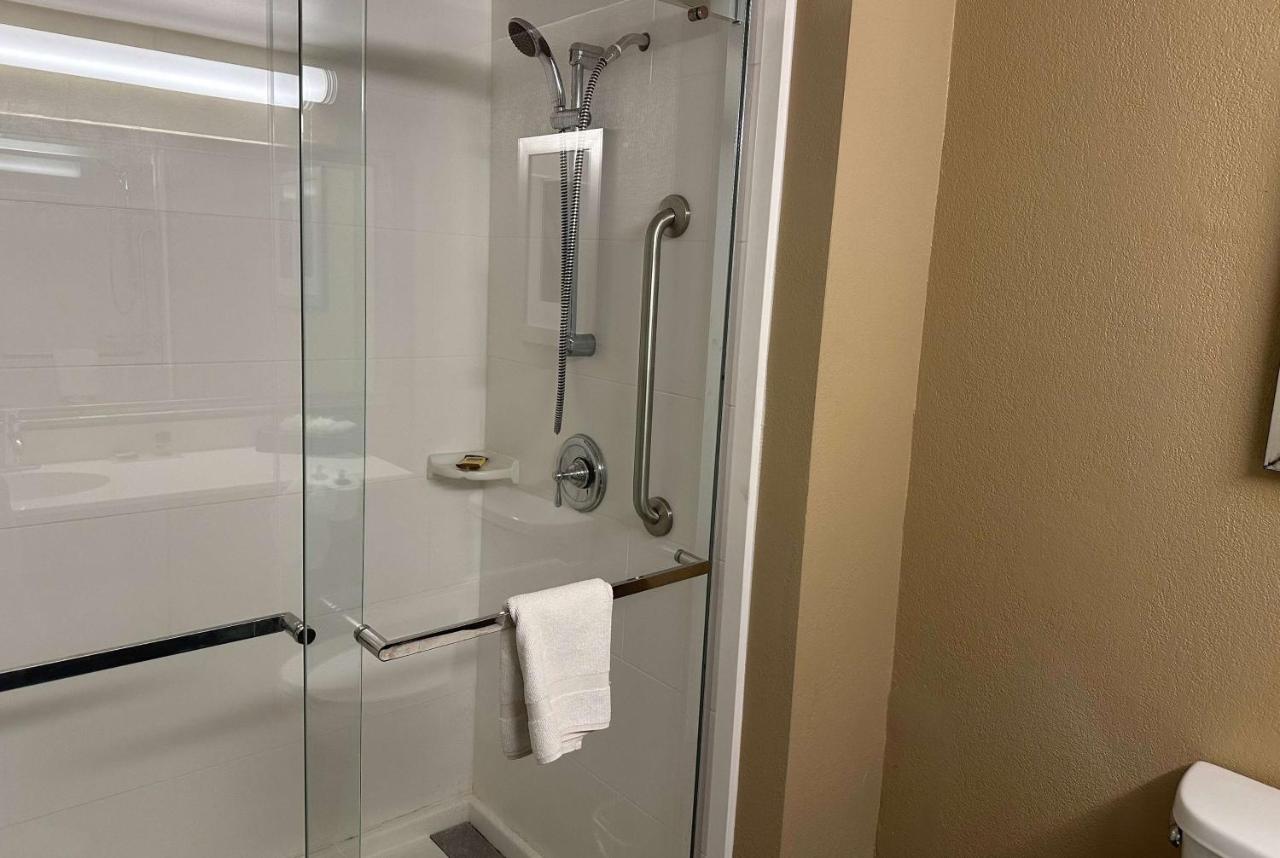 | Best Western Plus Harrisburg East Inn & Suites