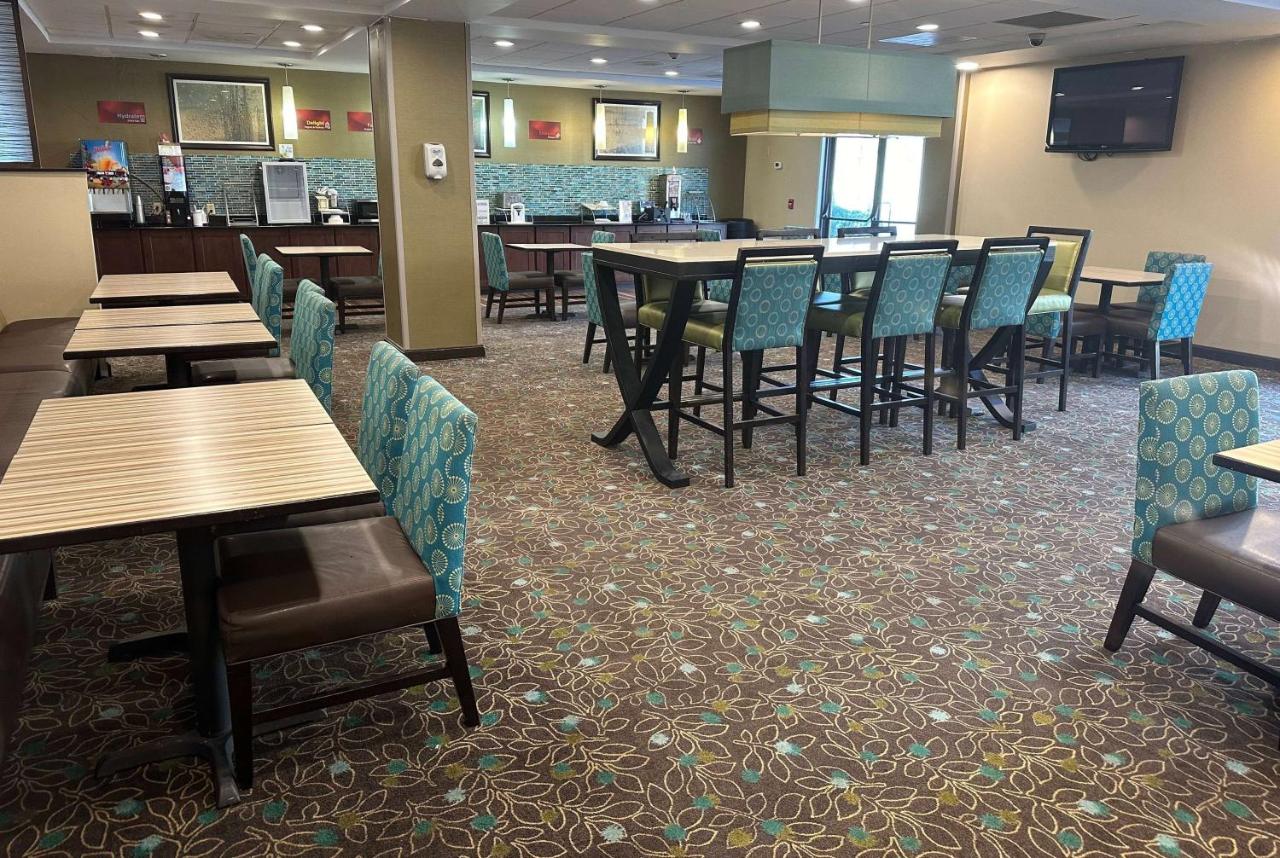 | Best Western Plus Harrisburg East Inn & Suites