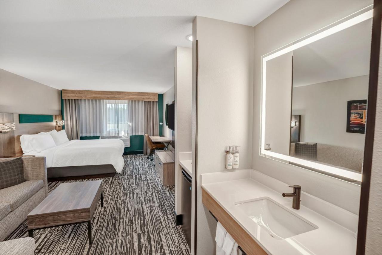 | Holiday Inn Express & Suites Hayward, an IHG Hotel