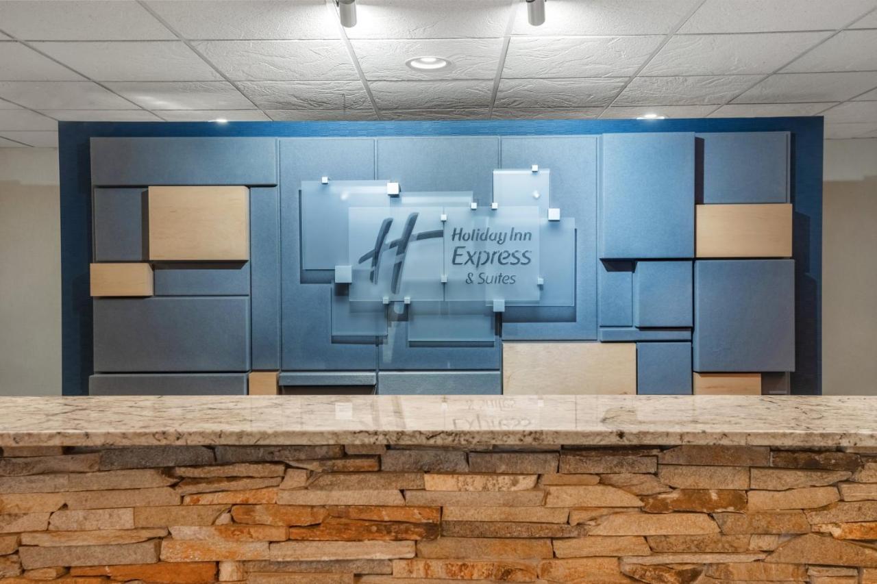 | Holiday Inn Express & Suites Hayward, an IHG Hotel
