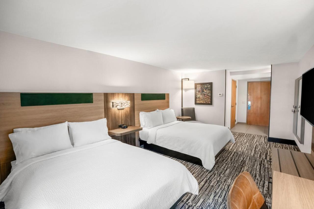 | Holiday Inn Express & Suites Hayward, an IHG Hotel