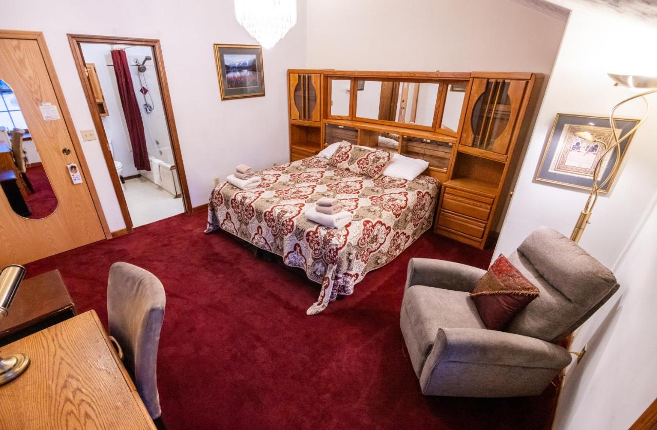  | 7 Gables Inn & Suites