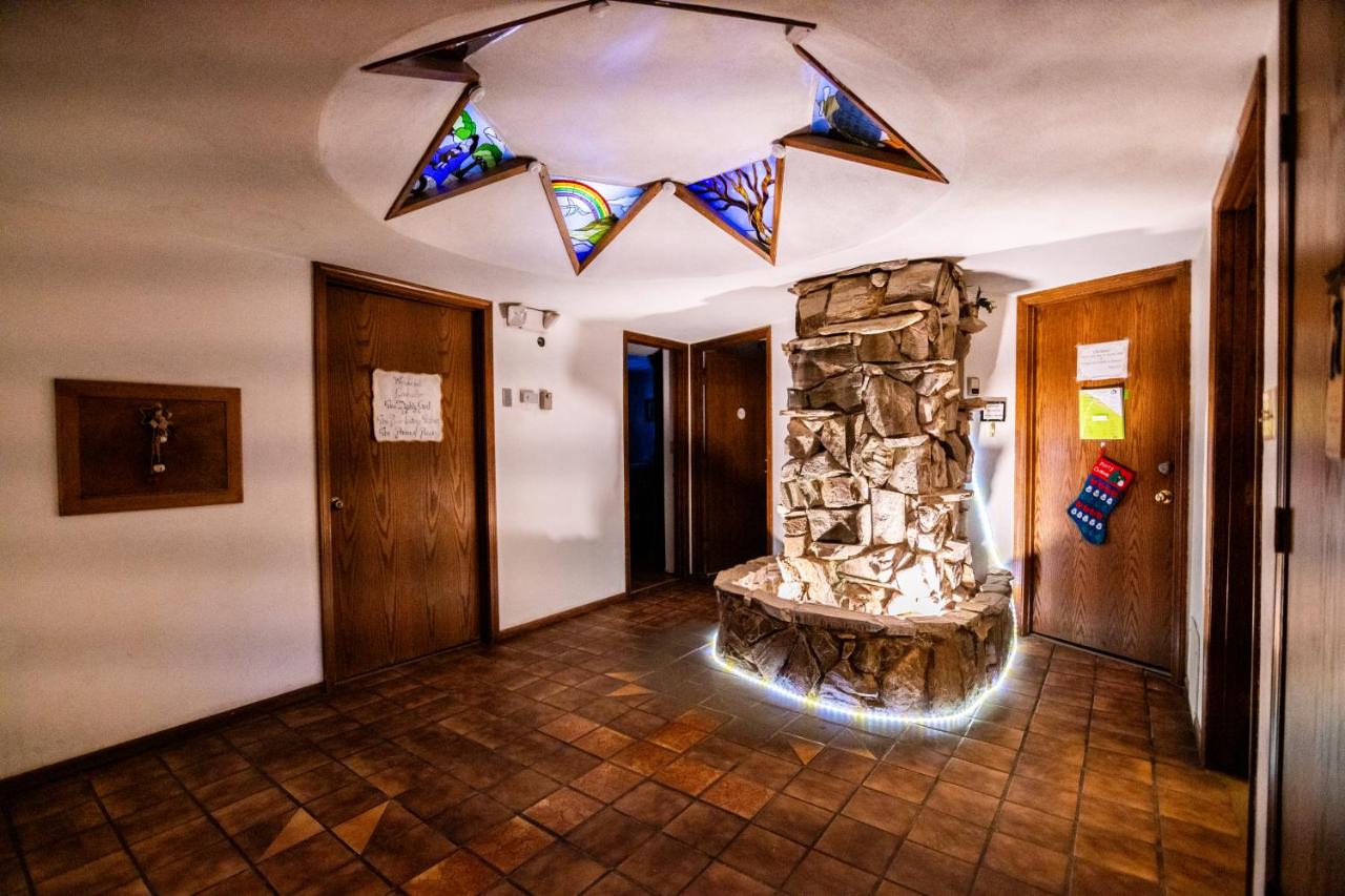  | 7 Gables Inn & Suites